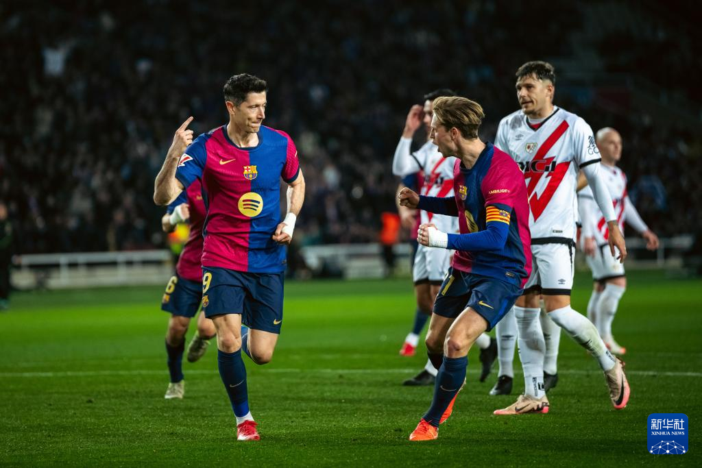 爱游戏体育-穆古鲁扎关键节点高光表现，巴塞罗那带队取胜！